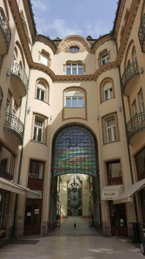 Bella Palace Oradea Exteriör bild